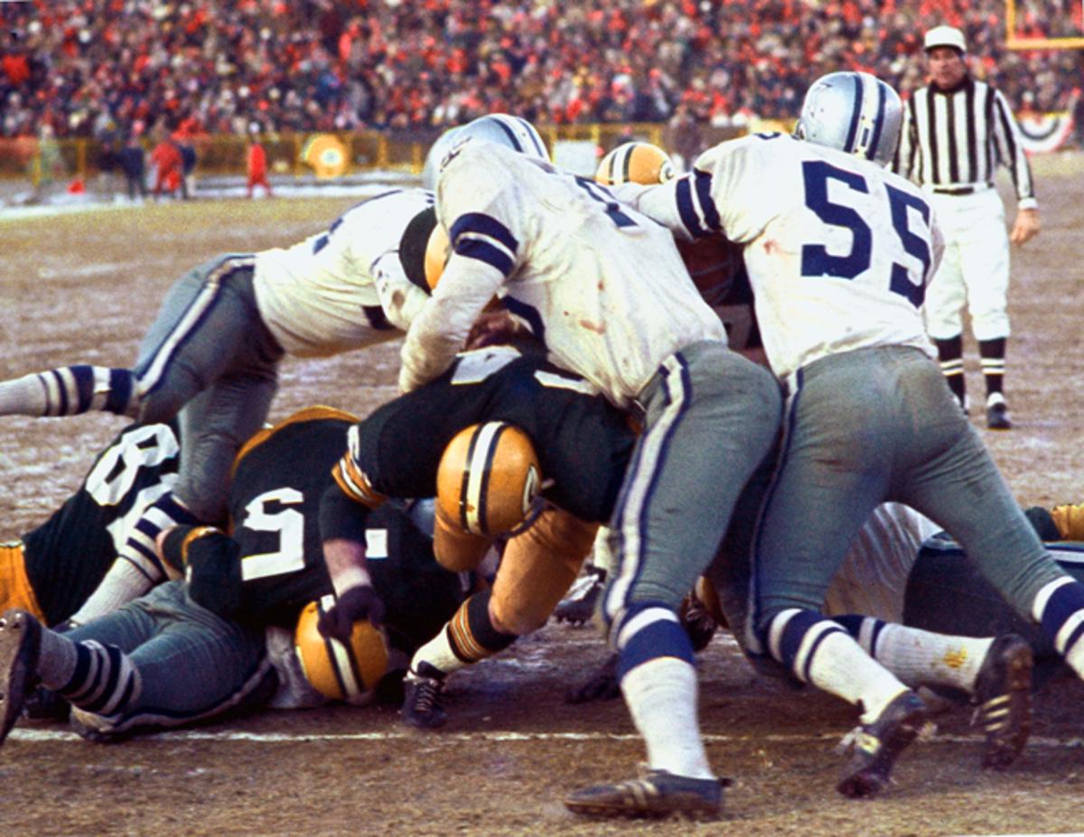 Bart Starr follows Kramer’s lead block into the end zone to win the NFL Championship Game—aka The Ice Bowl—in December 1967.